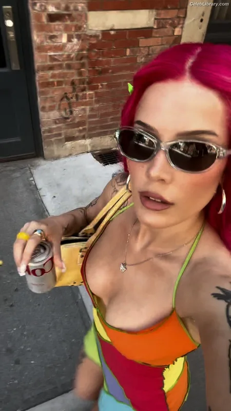 Halsey photo 1 of 1182