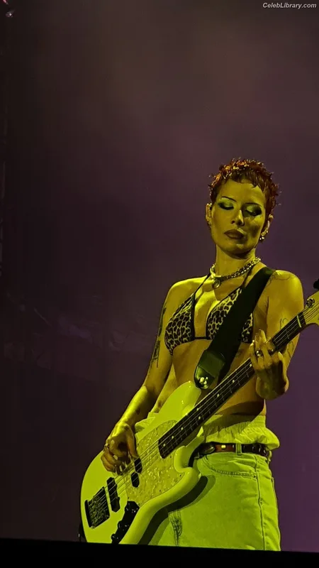 Halsey photo 5 of 1182