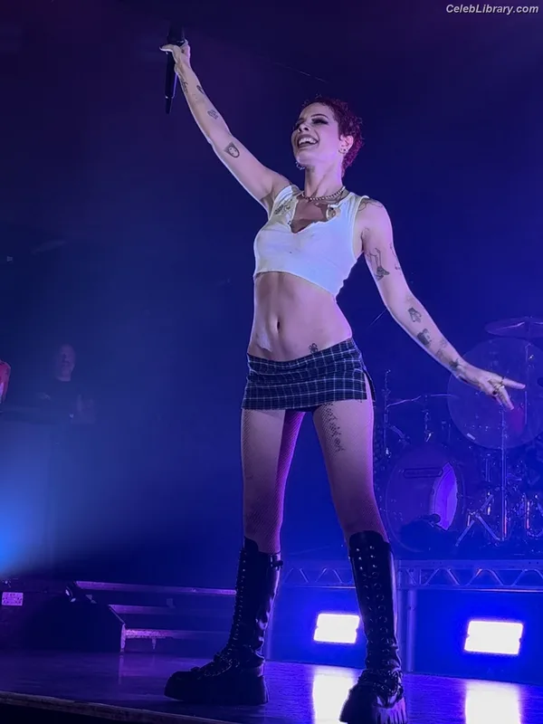 Halsey photo 11 of 1182