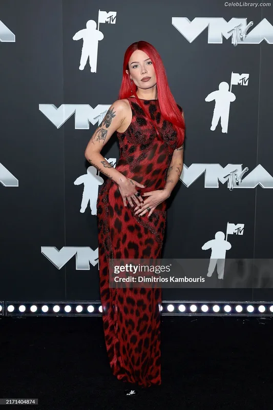 Halsey photo 1 of 1182