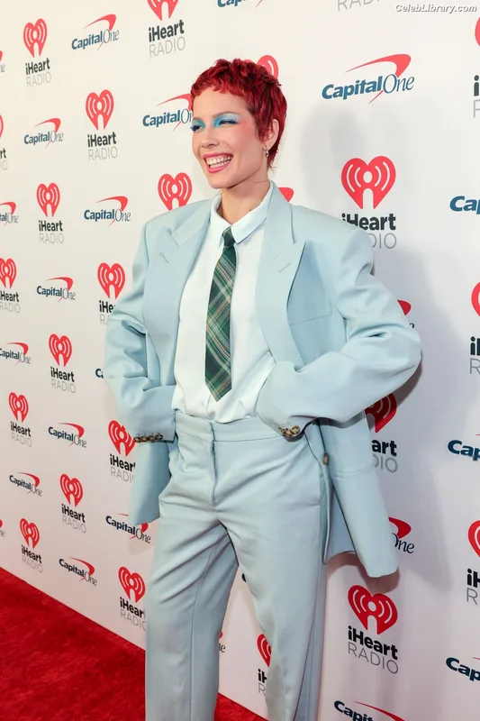 Halsey photo 15 of 1182