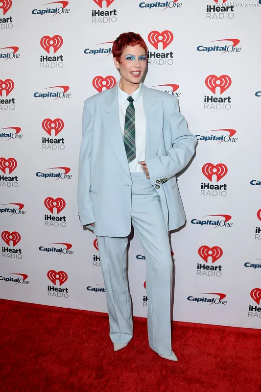 Halsey photo 1 of 1182