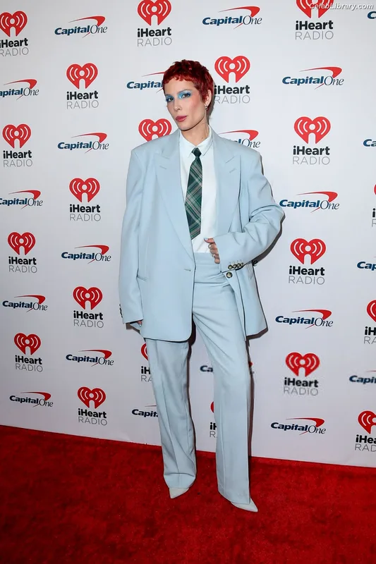 Halsey photo 7 of 1182