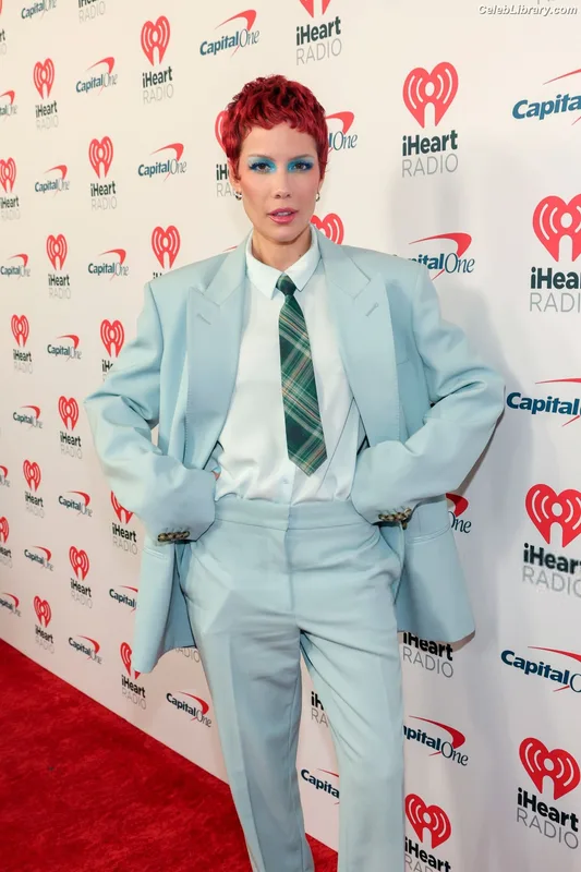 Halsey photo 9 of 1182