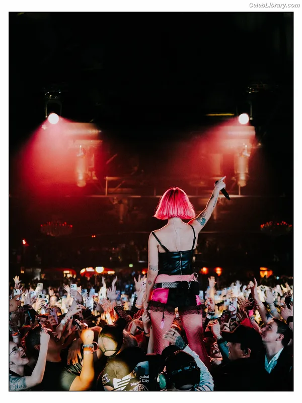 Halsey photo 16 of 1182
