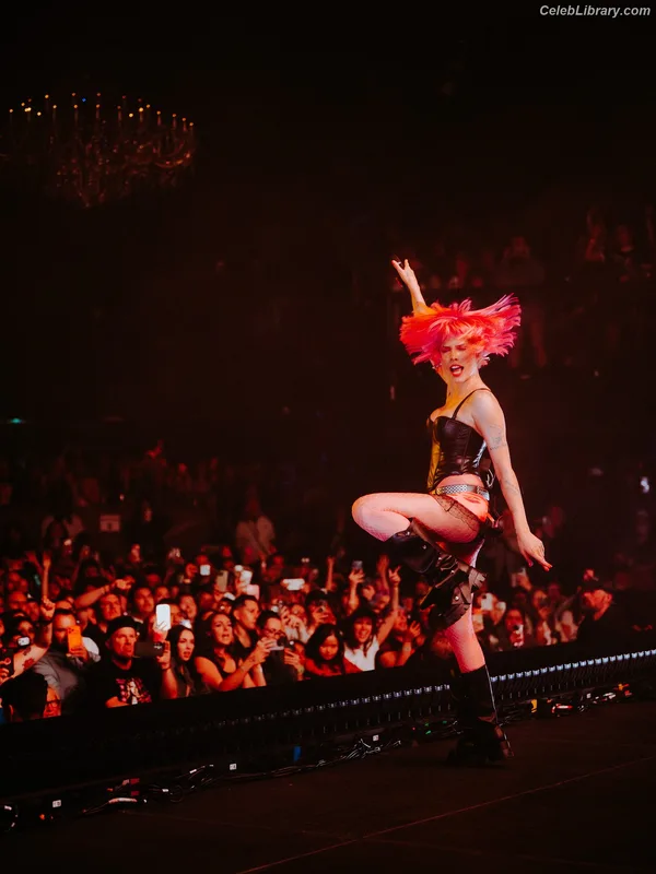 Halsey photo 19 of 1182