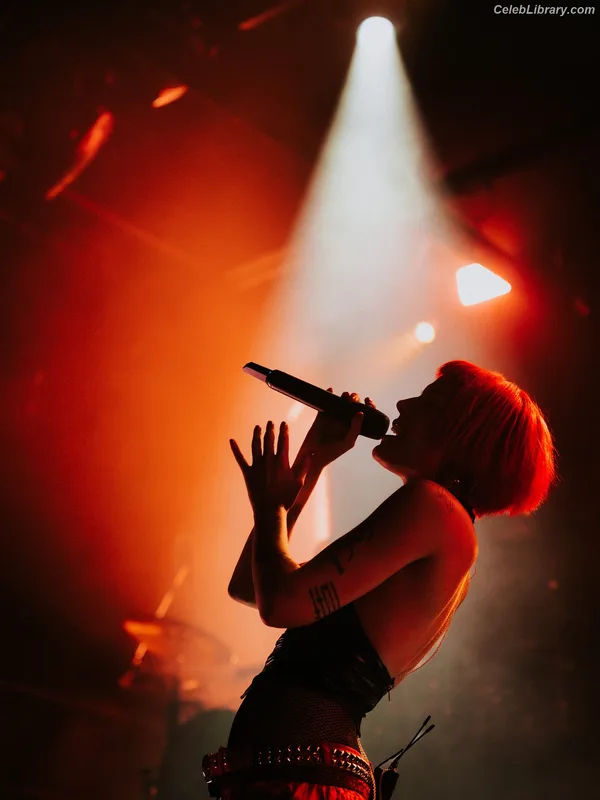 Halsey photo 2 of 1182