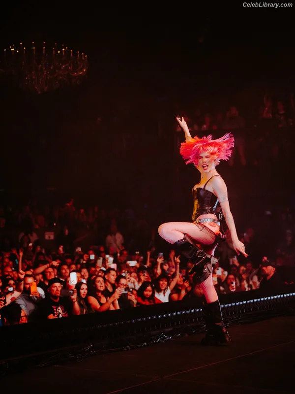 Halsey photo 10 of 1182
