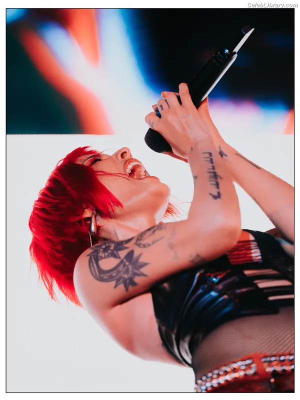 Halsey photo 11 of 1182