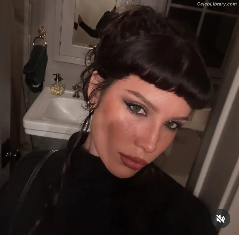 Halsey photo 8 of 1182