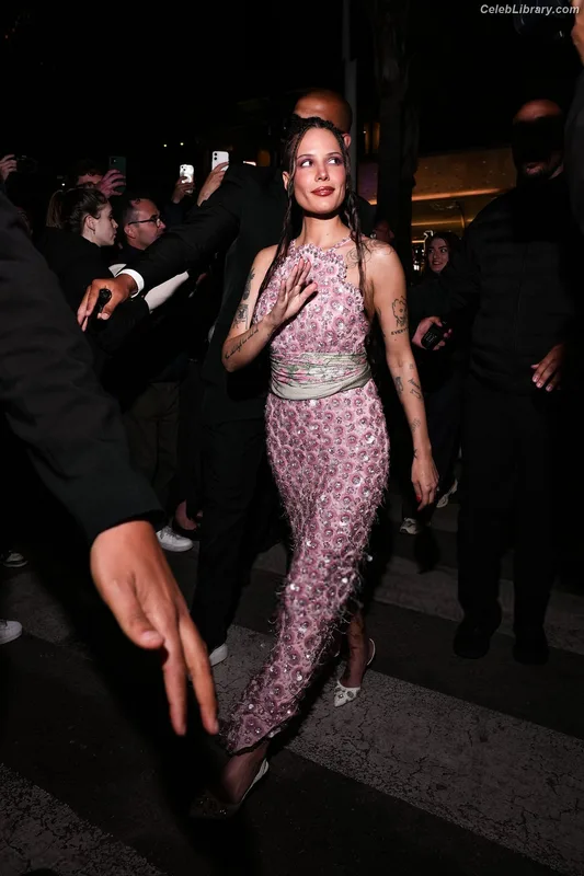Halsey photo 10 of 1182