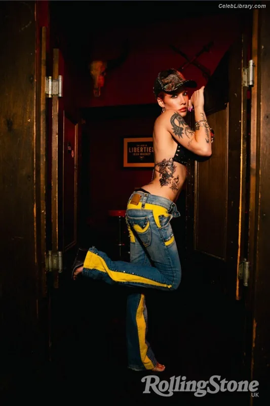 Halsey photo 2 of 1182