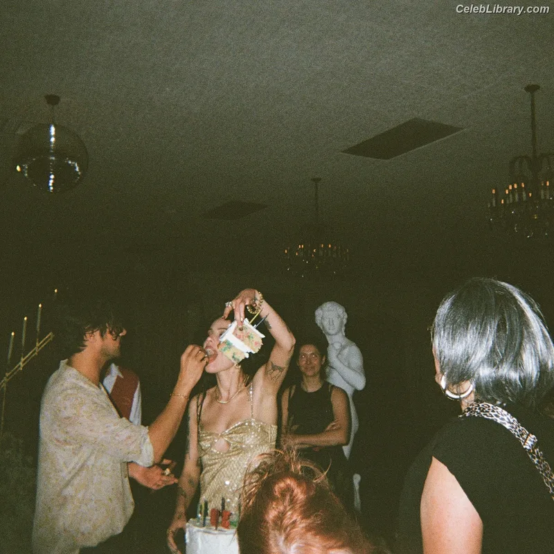 Halsey photo 6 of 1182