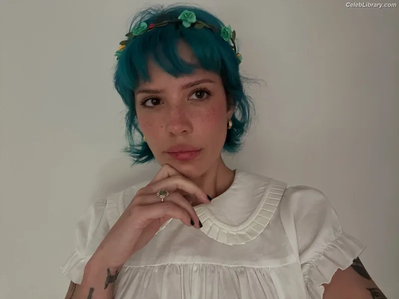 Halsey photo 15 of 1182