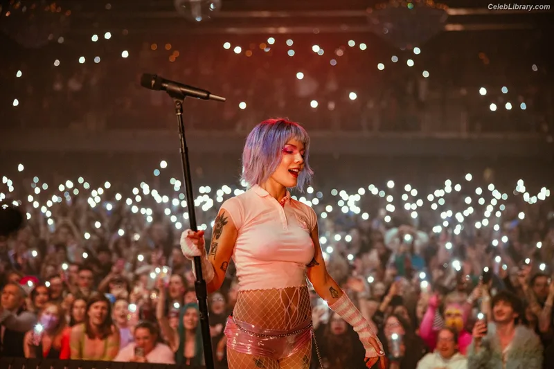 Halsey photo 10 of 1182