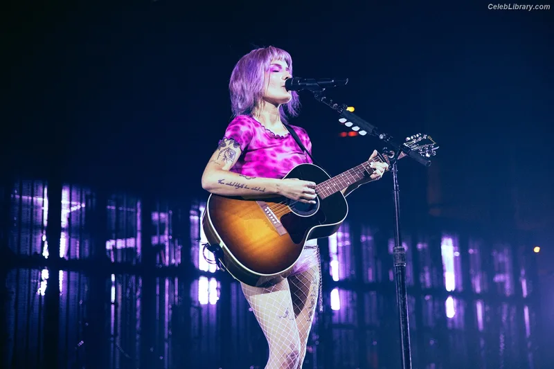 Halsey photo 12 of 1182