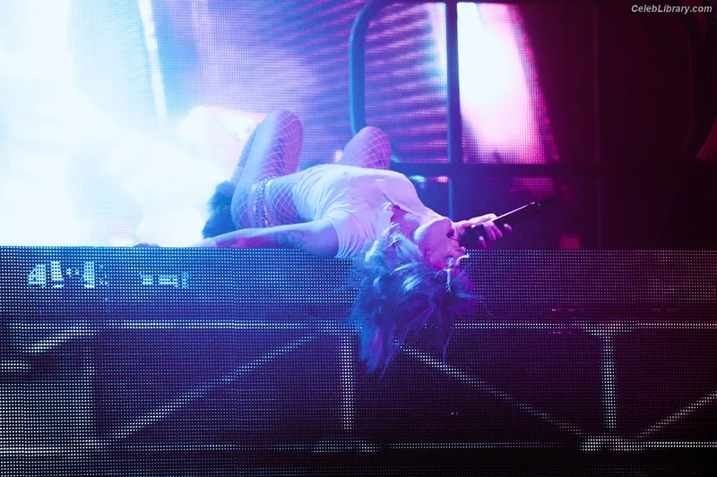 Halsey photo 15 of 1182