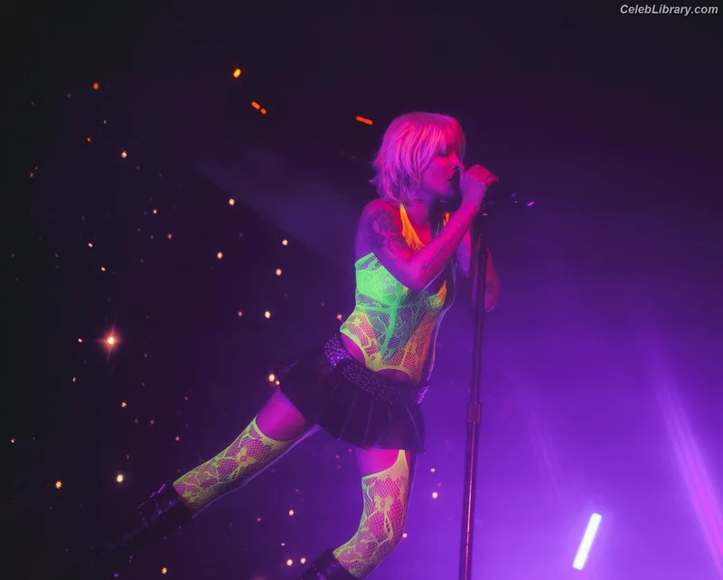 Halsey photo 19 of 1182