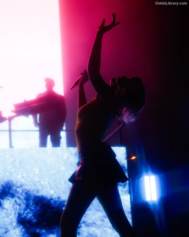 Halsey photo 2 of 1182