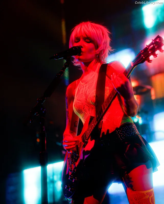 Halsey photo 4 of 1182