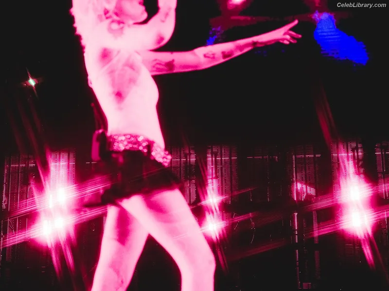 Halsey photo 9 of 1182