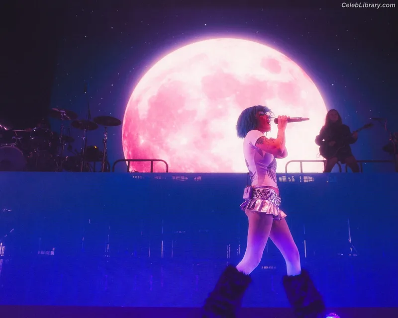 Halsey photo 20 of 1182
