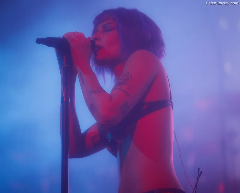 Halsey photo 2 of 1182