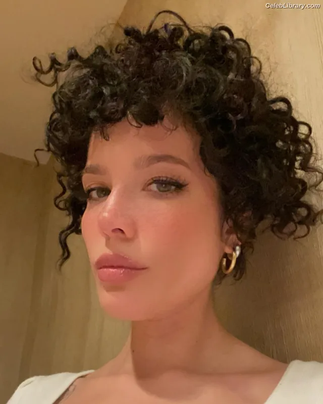 Halsey photo 13 of 1182
