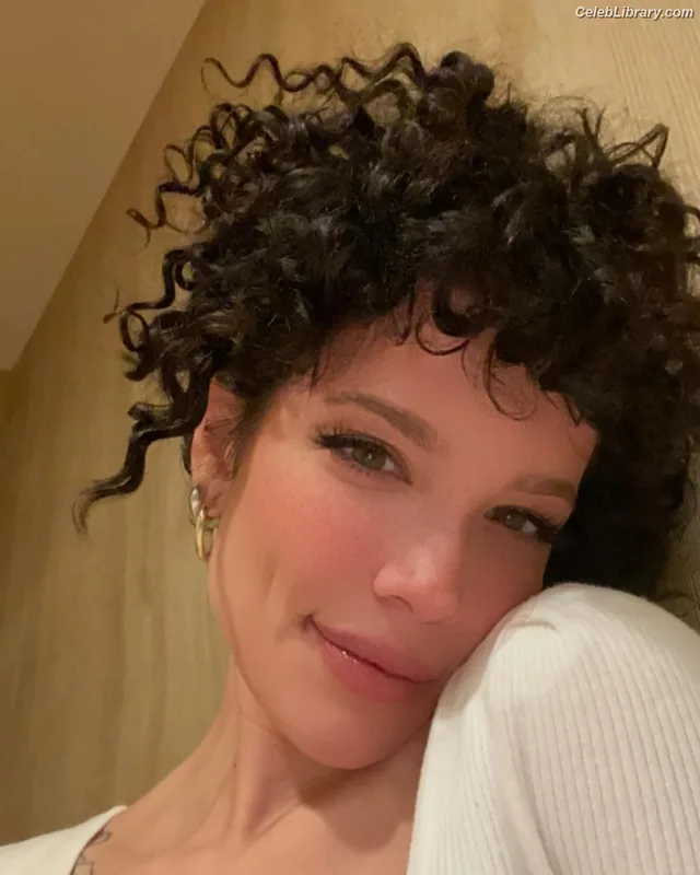 Halsey photo 14 of 1182