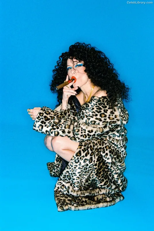 Halsey photo 4 of 1182