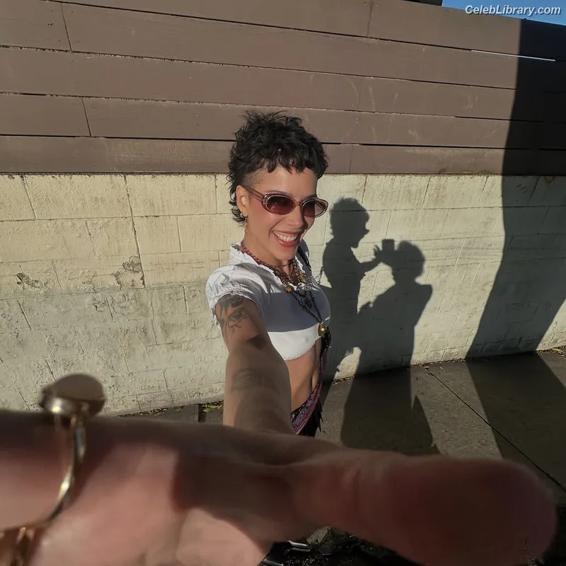 Halsey photo 15 of 1182
