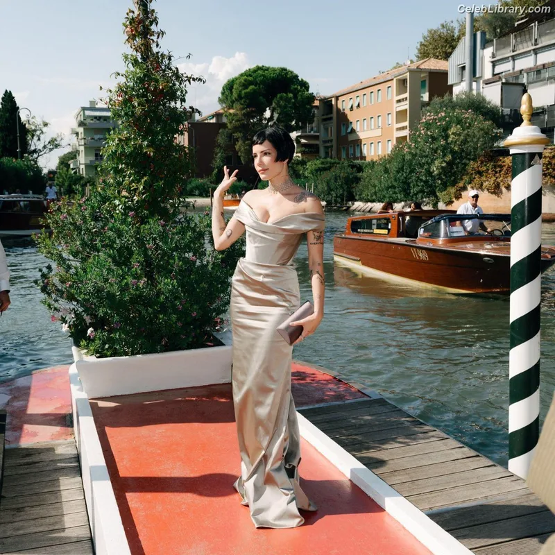 Halsey photo 12 of 1182
