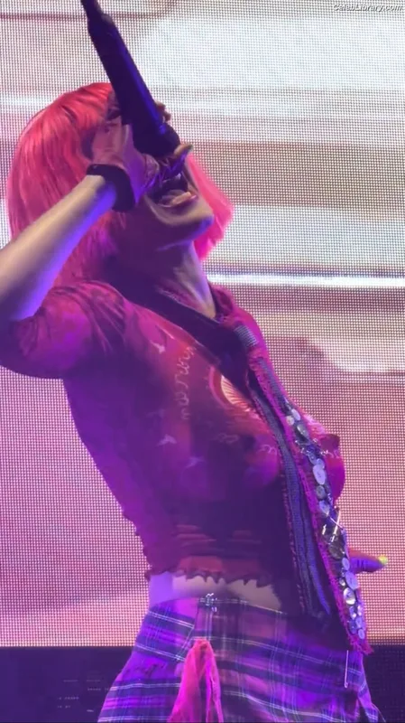 Halsey photo 24 of 1182