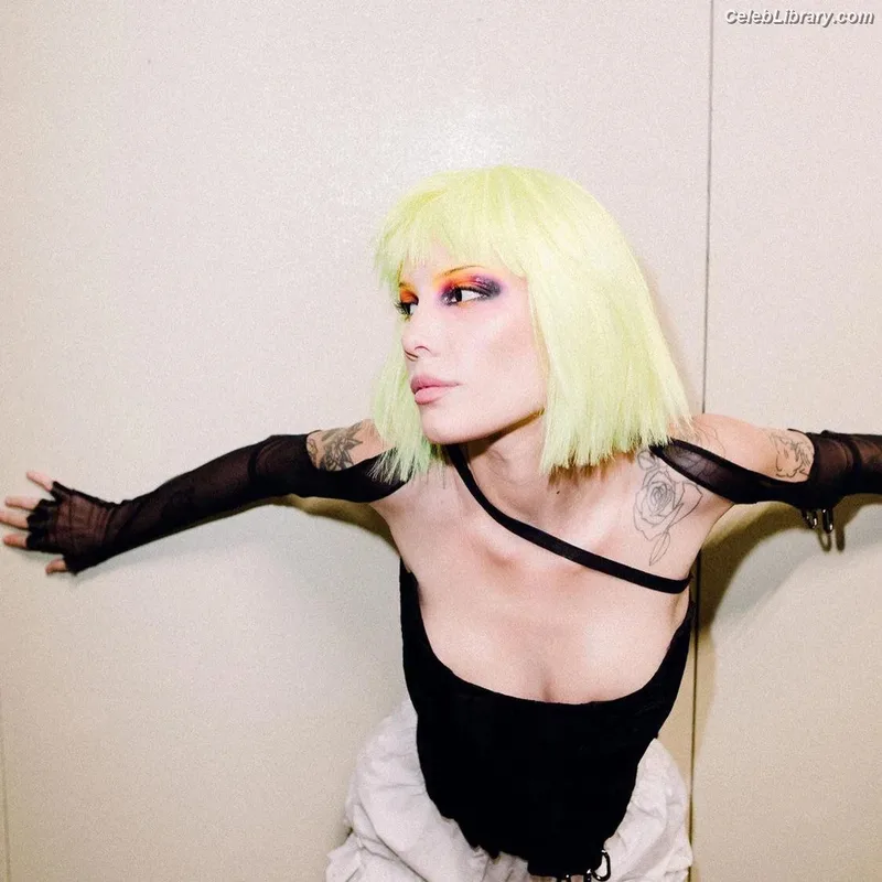 Halsey photo 2 of 1182
