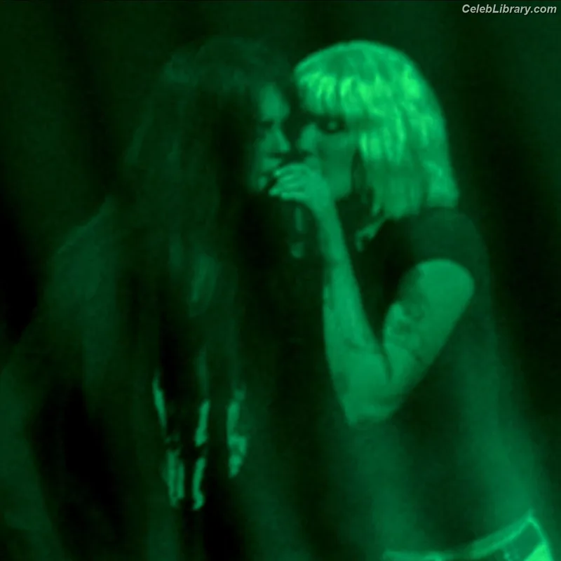 Halsey photo 1 of 1182