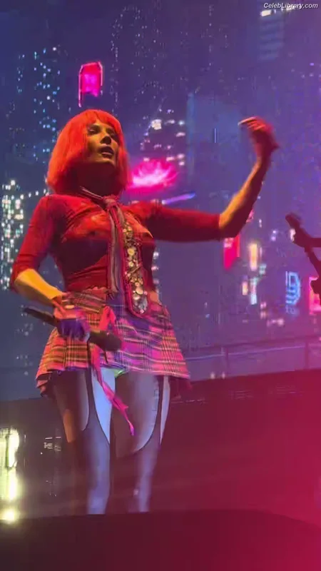 Halsey photo 2 of 1182