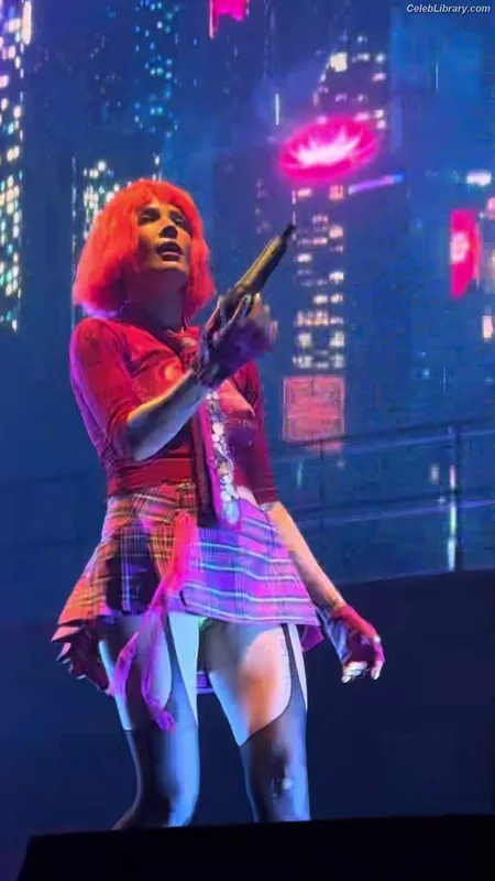 Halsey photo 3 of 1182