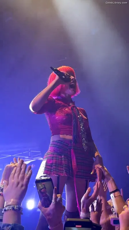 Halsey photo 9 of 1182