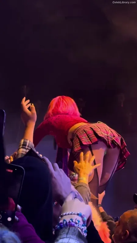 Halsey photo 1 of 1182