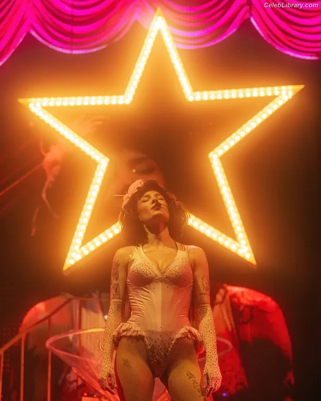 Halsey photo 3 of 1182