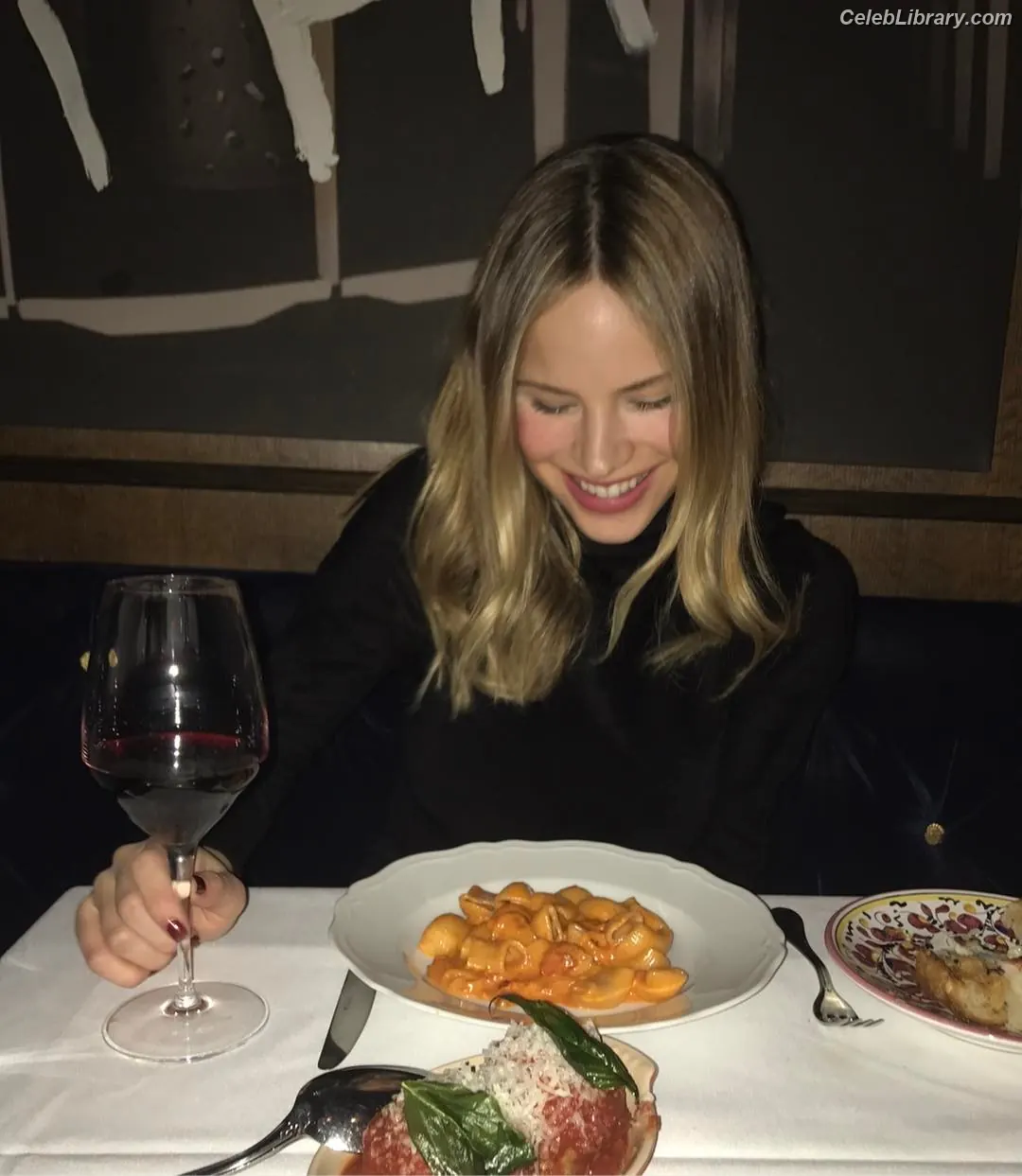 Halston Sage photo 9 of 283