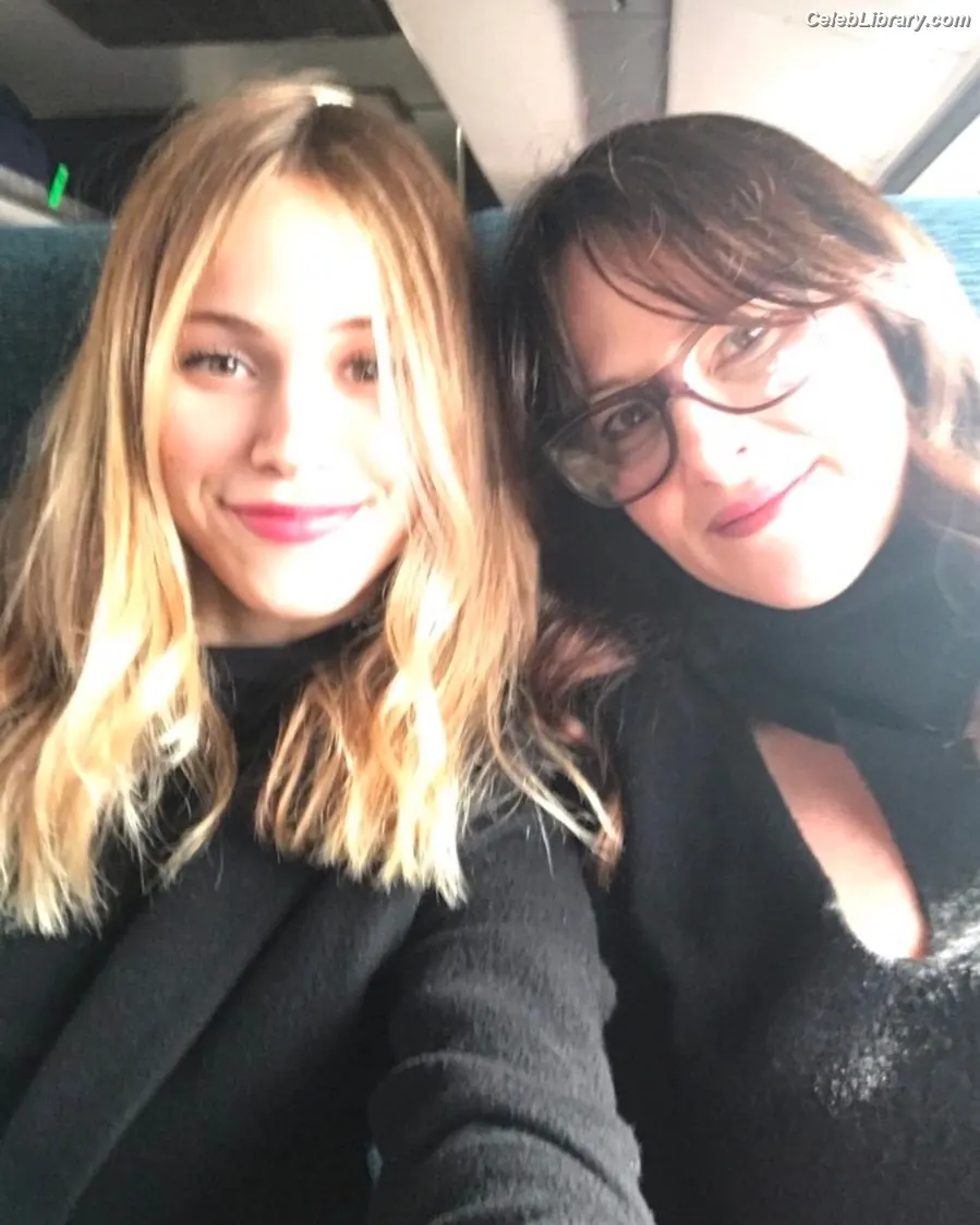 Halston Sage photo 10 of 283