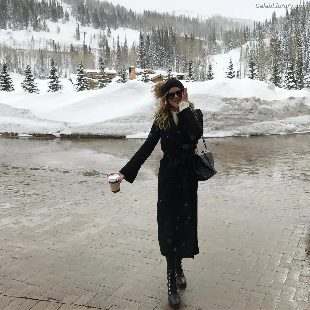 Halston Sage photo 19 of 283