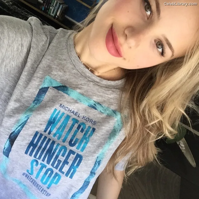 Halston Sage photo 1 of 284