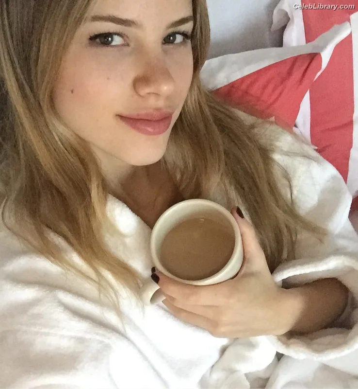 Halston Sage photo 2 of 284