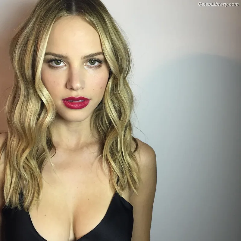 Halston Sage photo 4 of 284