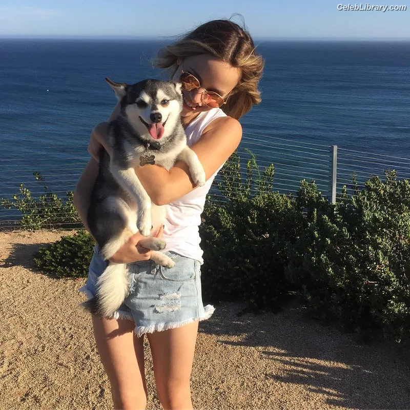 Halston Sage photo 6 of 284