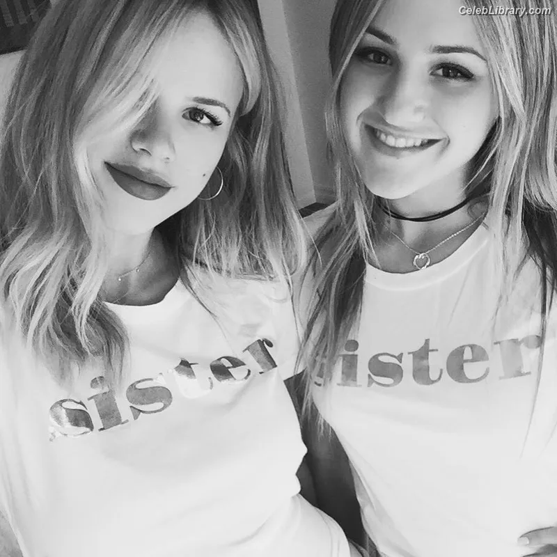 Halston Sage photo 8 of 284