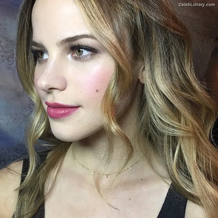 Halston Sage photo 13 of 284