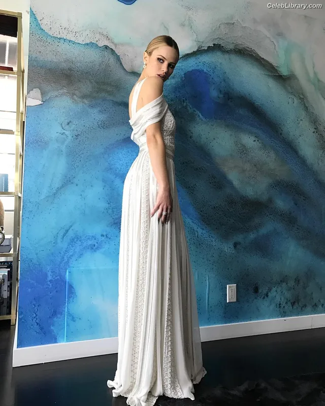 Halston Sage photo 14 of 284